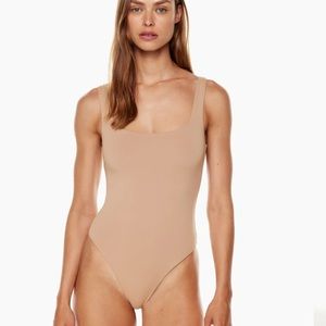 aritzia Contour Tank Bodysuit
Square-neck tank bodysuit size medium
